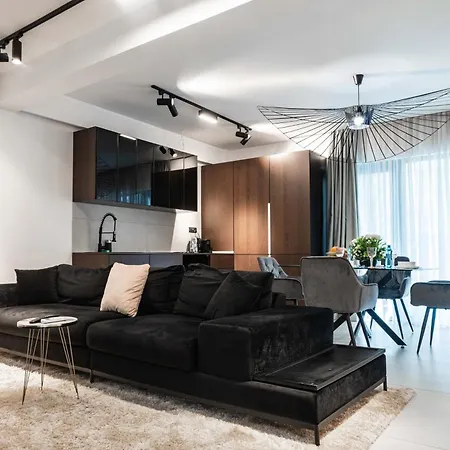 アパートホテル High-end - Terrace Views 4*